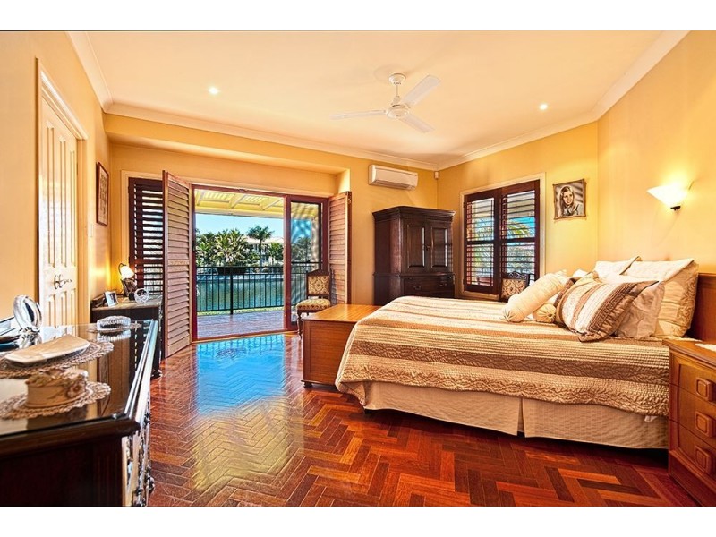 15 Salamander Court, Mermaid Waters QLD 4218