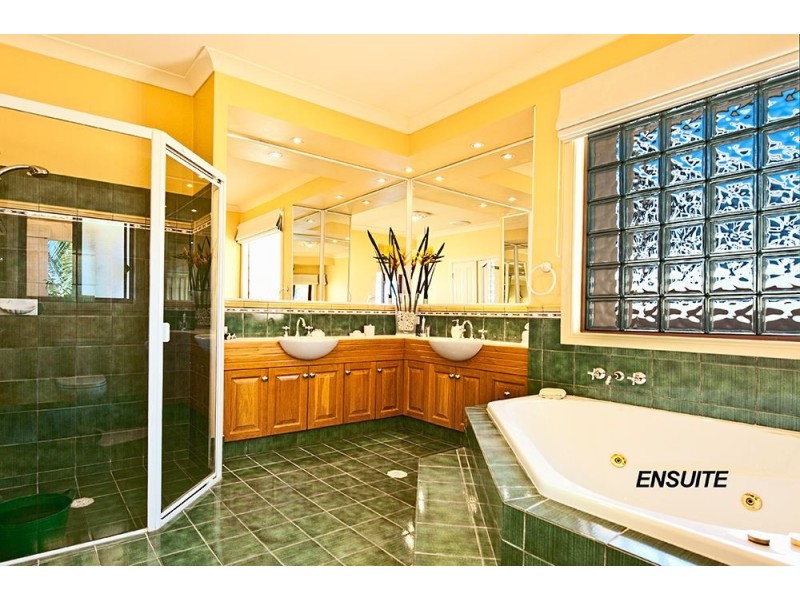 15 Salamander Court, Mermaid Waters QLD 4218