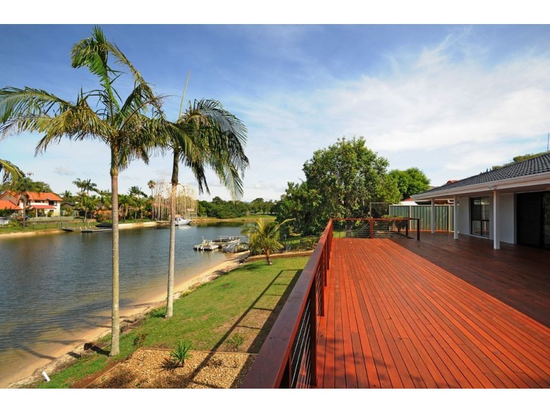 13 Sundowner Court, Mermaid Waters QLD 4218
