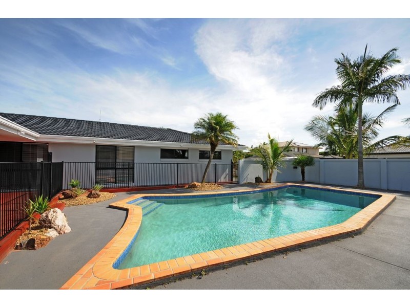 13 Sundowner Court, Mermaid Waters QLD 4218