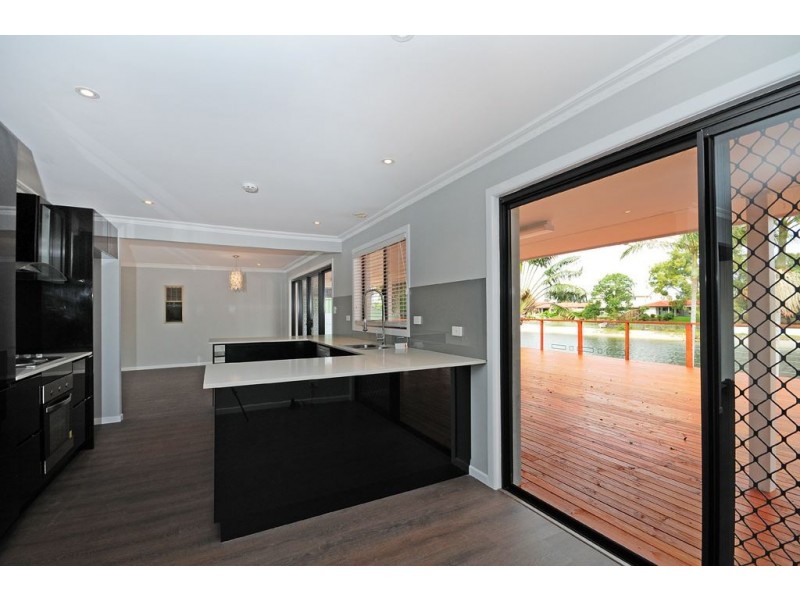 13 Sundowner Court, Mermaid Waters QLD 4218