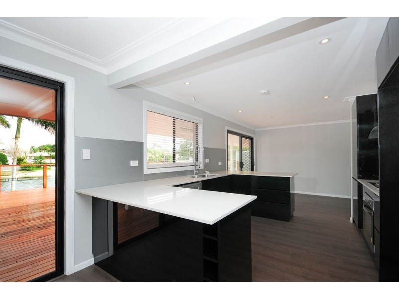 13 Sundowner Court, Mermaid Waters QLD 4218