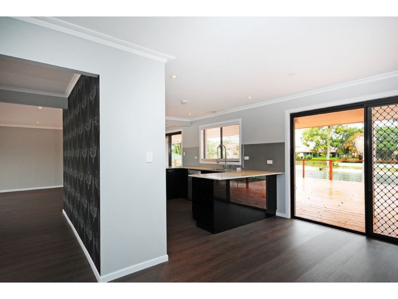 13 Sundowner Court, Mermaid Waters QLD 4218