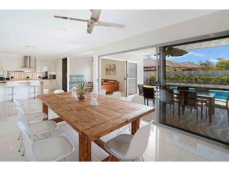 14 Iridium Drive, Hope Island QLD 4212