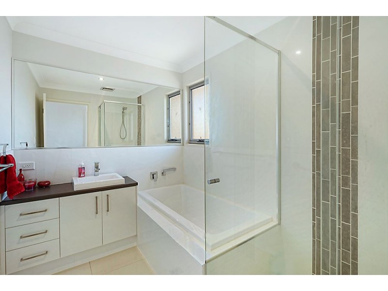 14 Iridium Drive, Hope Island QLD 4212