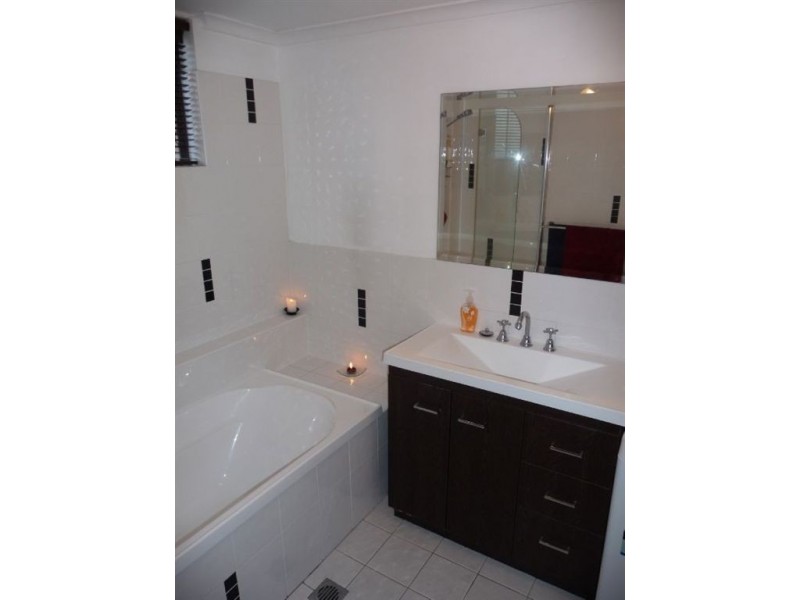 2/20 Sigatoka Place, Clear Island Waters QLD 4226