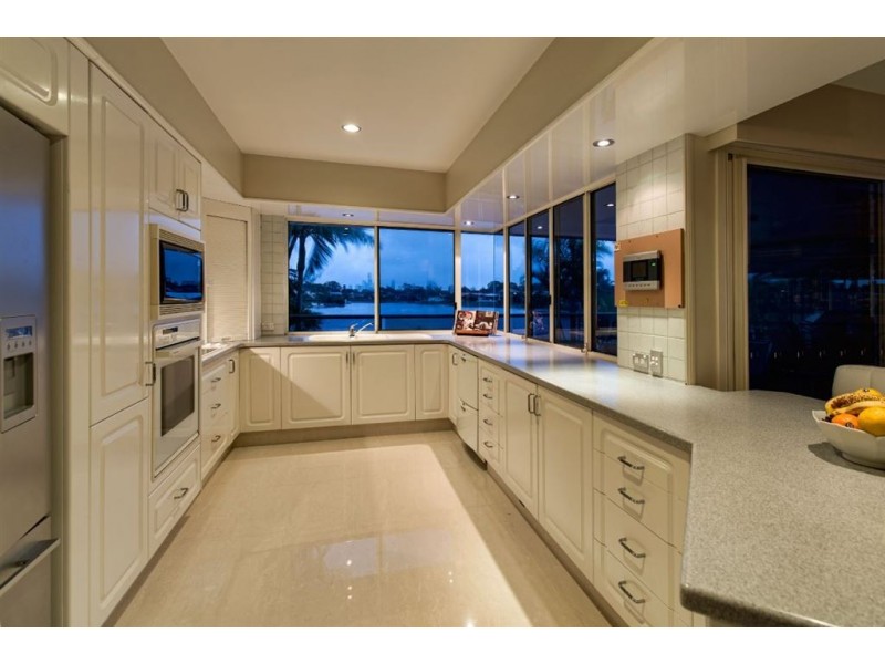 16 Yunga Court, Broadbeach Waters QLD 4218