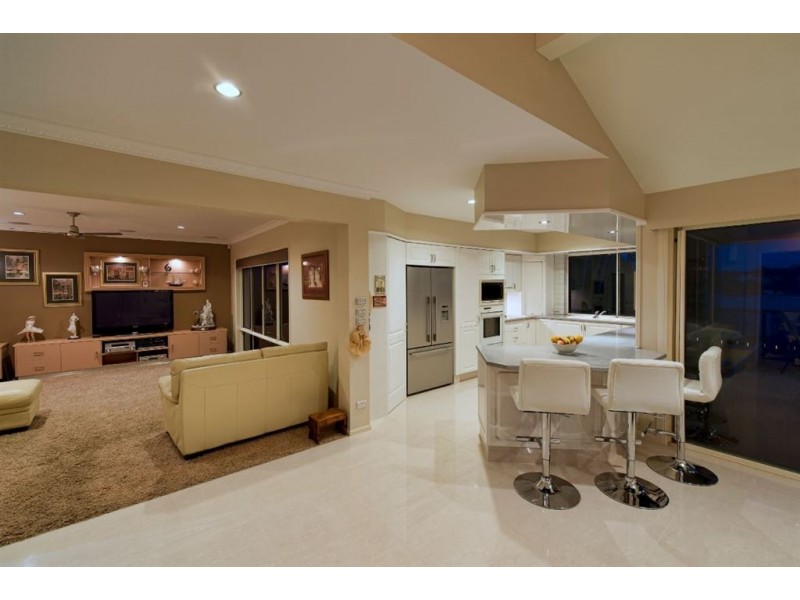 16 Yunga Court, Broadbeach Waters QLD 4218