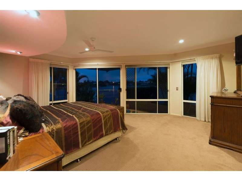 16 Yunga Court, Broadbeach Waters QLD 4218