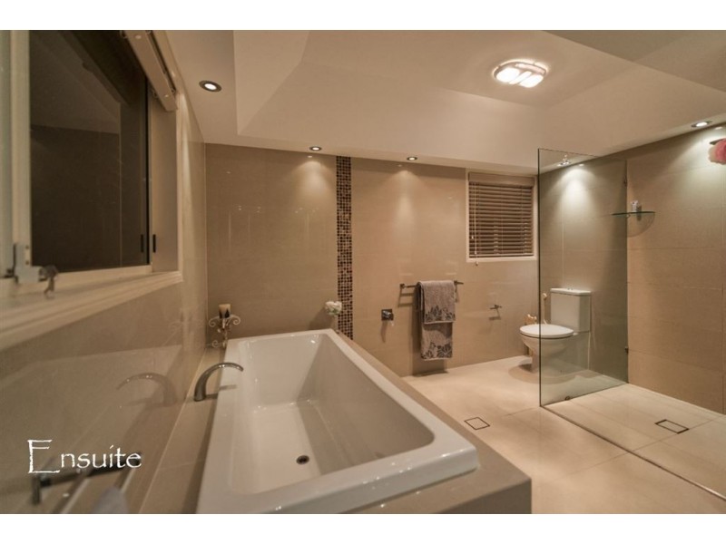 16 Yunga Court, Broadbeach Waters QLD 4218