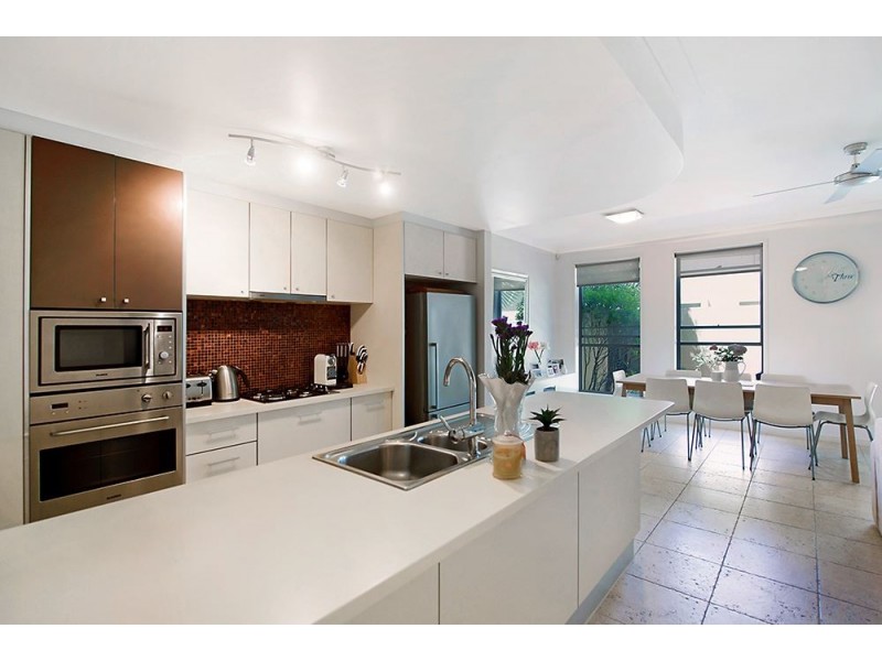 3045 Everglade Avenue, Carrara QLD 4211