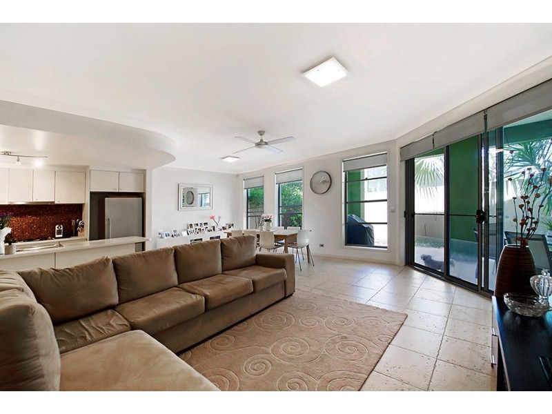 3045 Everglade Avenue, Carrara QLD 4211