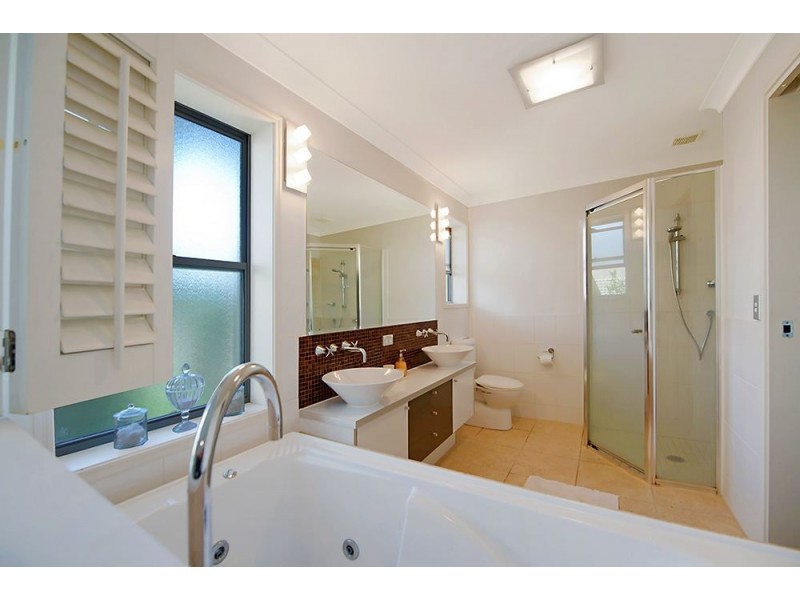 3045 Everglade Avenue, Carrara QLD 4211