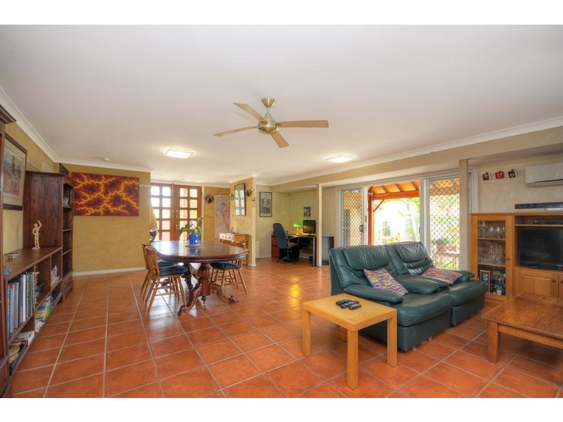 8 Wardoo Street, Ashmore QLD 4214