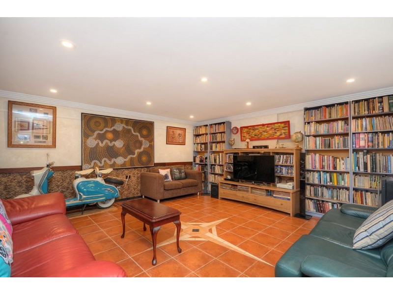 8 Wardoo Street, Ashmore QLD 4214