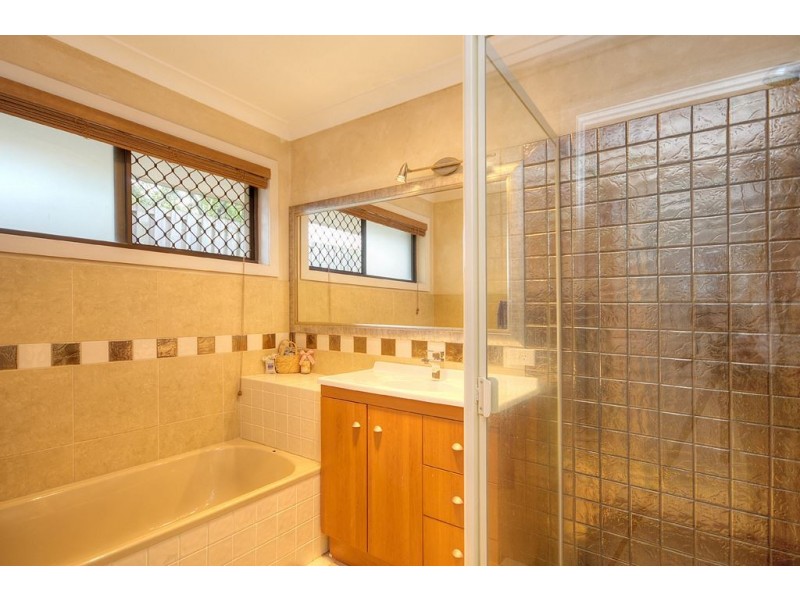 8 Wardoo Street, Ashmore QLD 4214