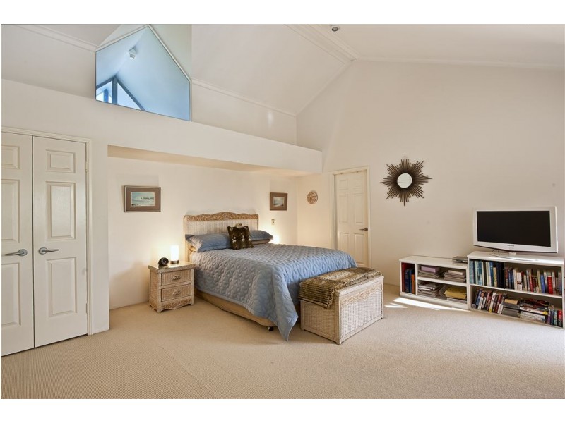 125 Santa Cruz Blvd, Clear Island Waters QLD 4226