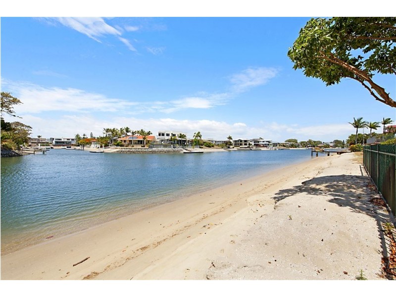 37 Sonder Street, Broadbeach Waters QLD 4218