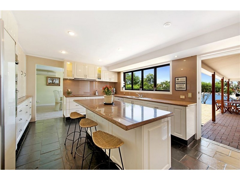 37 Sonder Street, Broadbeach Waters QLD 4218