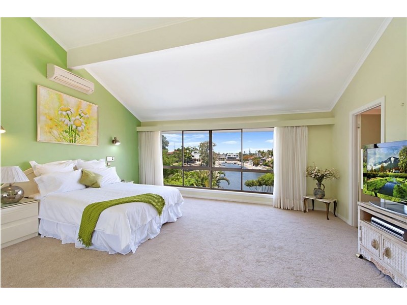 37 Sonder Street, Broadbeach Waters QLD 4218