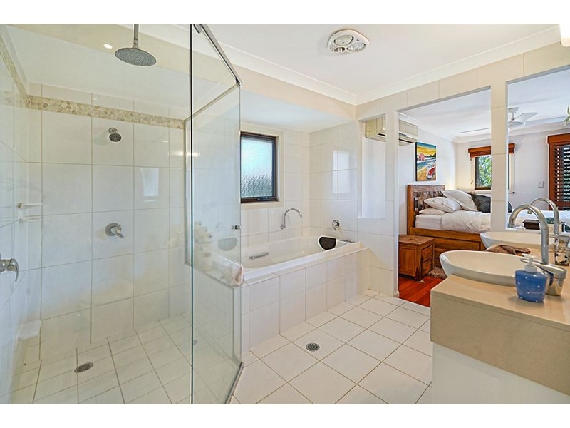 77 Rumrunner Street, Mermaid Waters QLD 4218