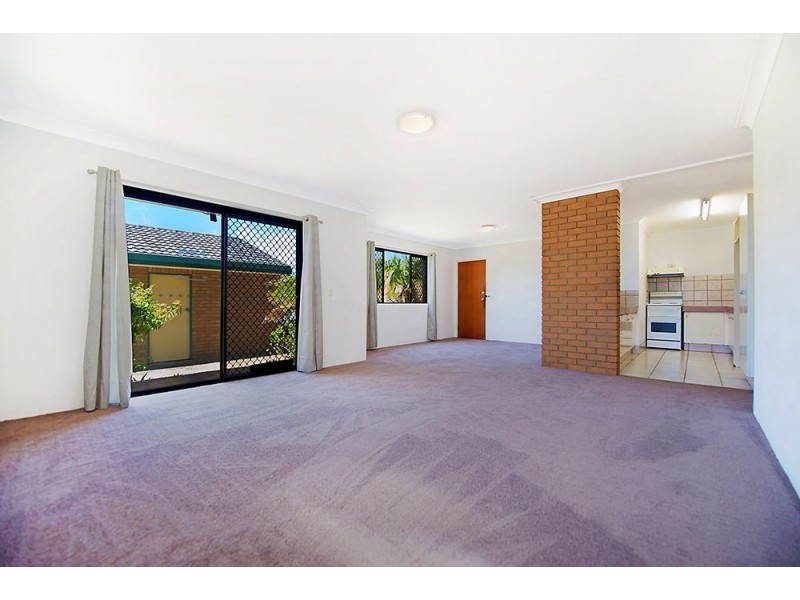 2/44 Oceanic Drive, Mermaid Waters QLD 4218