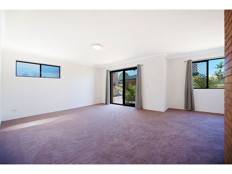 2/44 Oceanic Drive, Mermaid Waters QLD 4218