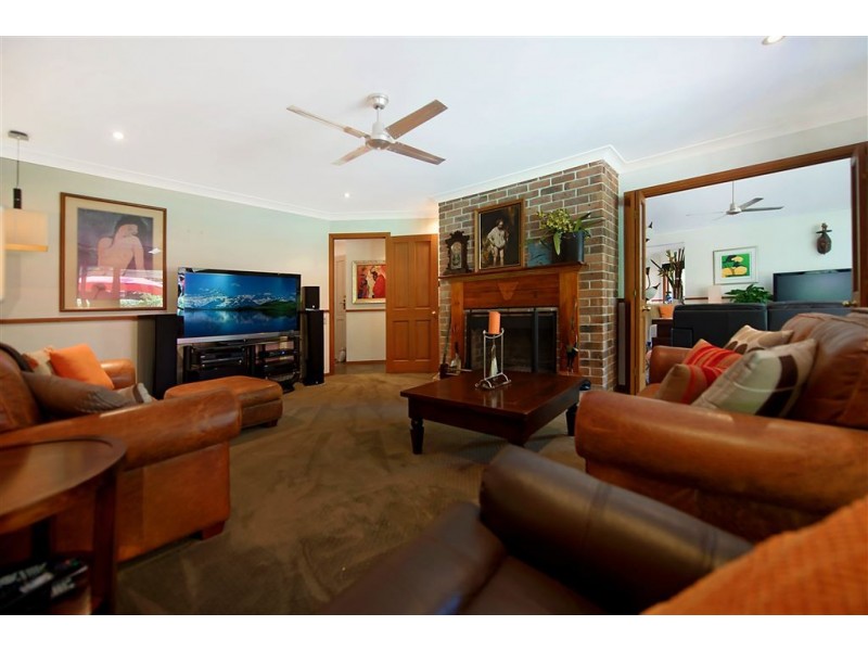 5 Bimini Court, Clear Island Waters QLD 4226