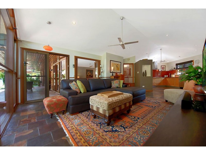 5 Bimini Court, Clear Island Waters QLD 4226