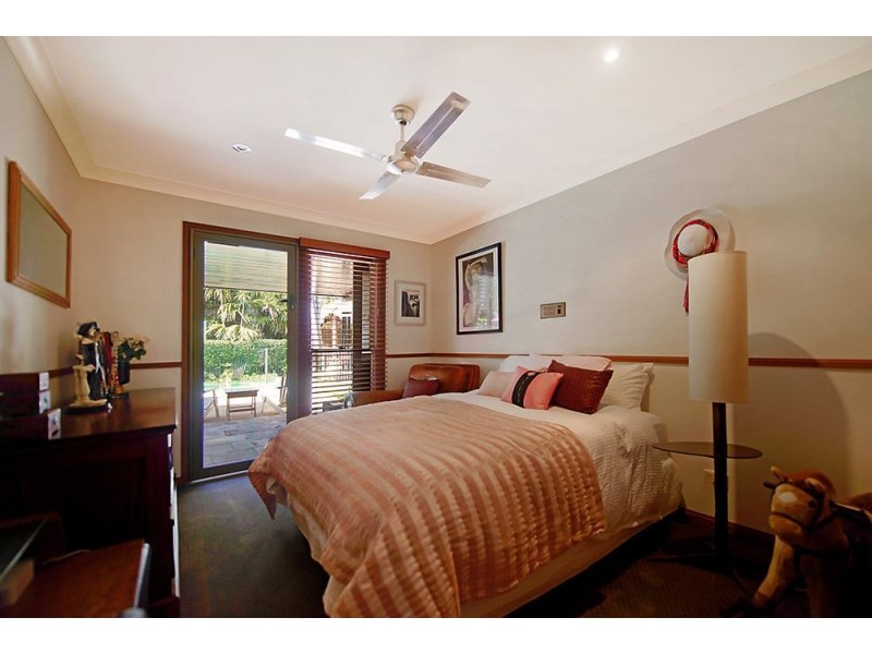 5 Bimini Court, Clear Island Waters QLD 4226