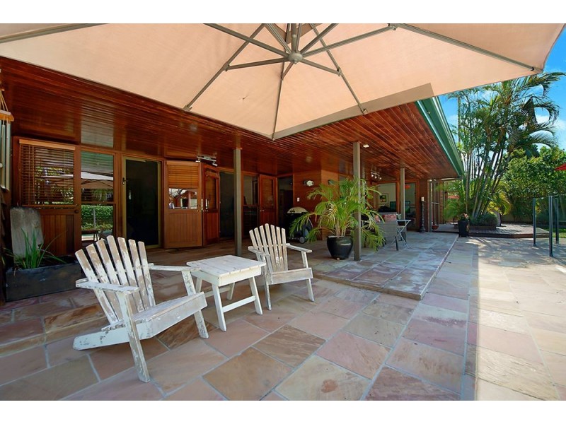 5 Bimini Court, Clear Island Waters QLD 4226