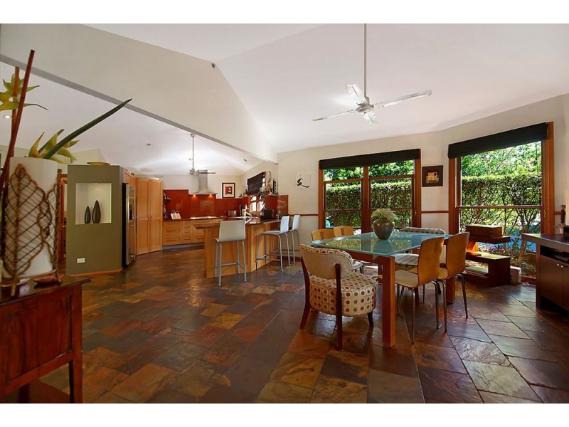 5 Bimini Court, Clear Island Waters QLD 4226