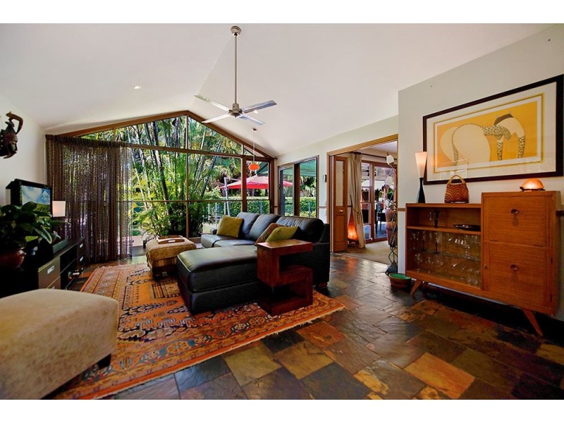 5 Bimini Court, Clear Island Waters QLD 4226