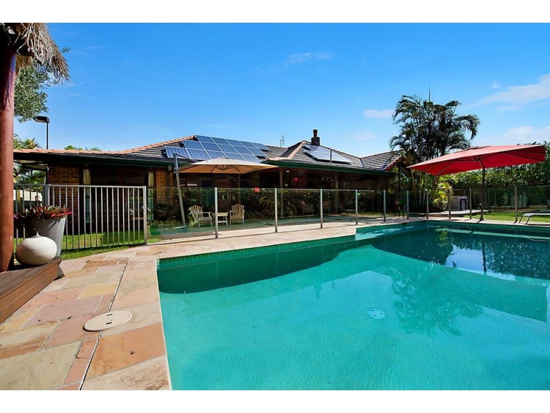 5 Bimini Court, Clear Island Waters QLD 4226