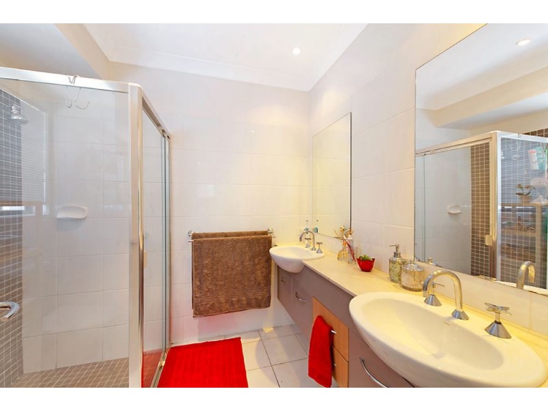 9 Northpoint Close, Robina QLD 4226