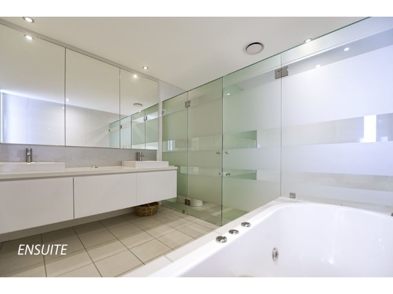 7528 Springfield Drive, Hope Island QLD 4212