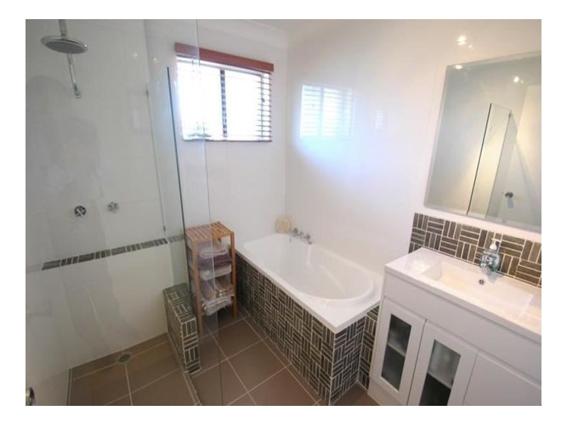 8 Christina Court, Mermaid Waters QLD 4218