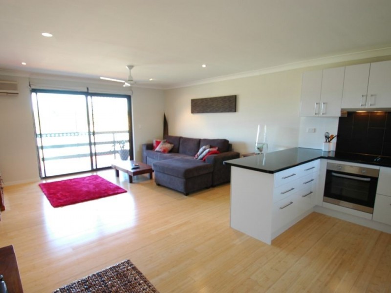 8 Christina Court, Mermaid Waters QLD 4218