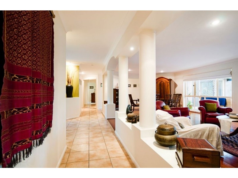 38 Arun Drive, Arundel QLD 4214