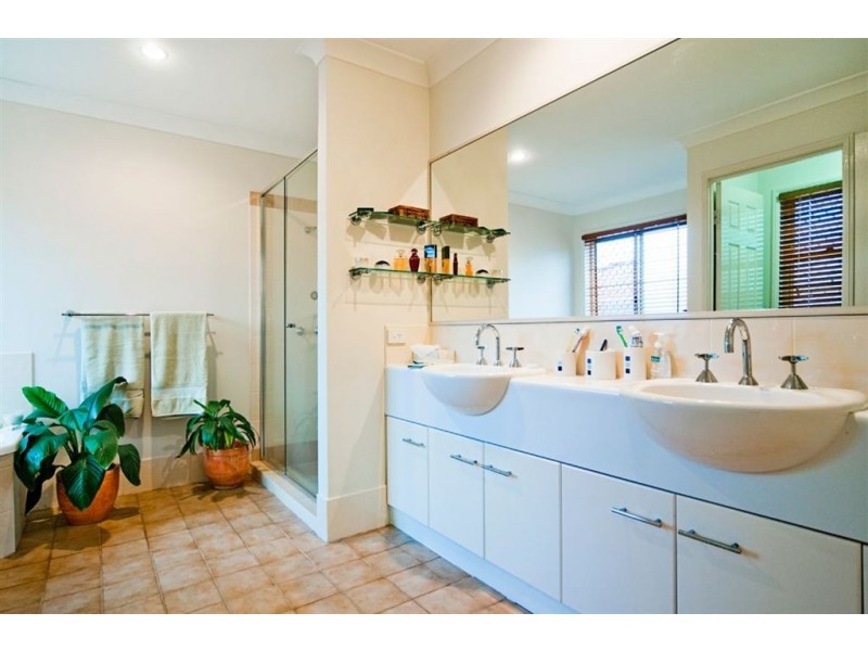 38 Arun Drive, Arundel QLD 4214