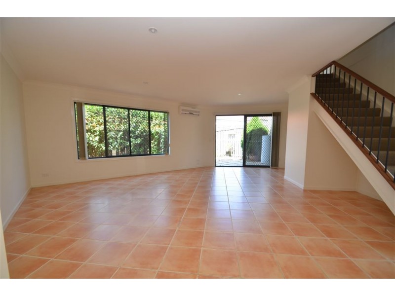 2/4 Acton Drive, Varsity Lakes QLD 4227