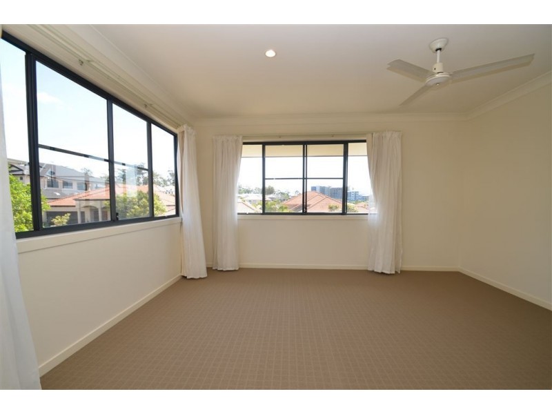 2/4 Acton Drive, Varsity Lakes QLD 4227