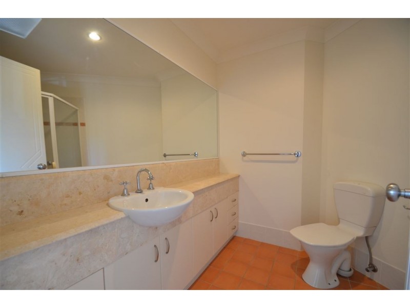 2/4 Acton Drive, Varsity Lakes QLD 4227