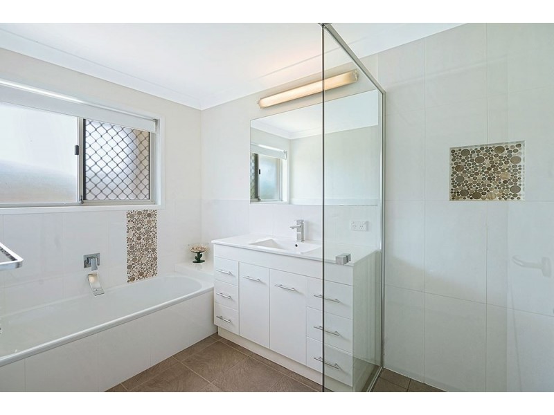 15 Lakefield Crescent, Paradise Point QLD 4216