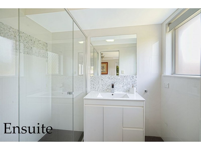 15 Lakefield Crescent, Paradise Point QLD 4216