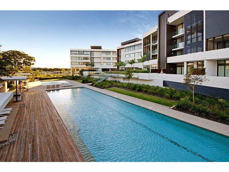 2 Sunset Avenue, Paradise Point QLD 4216