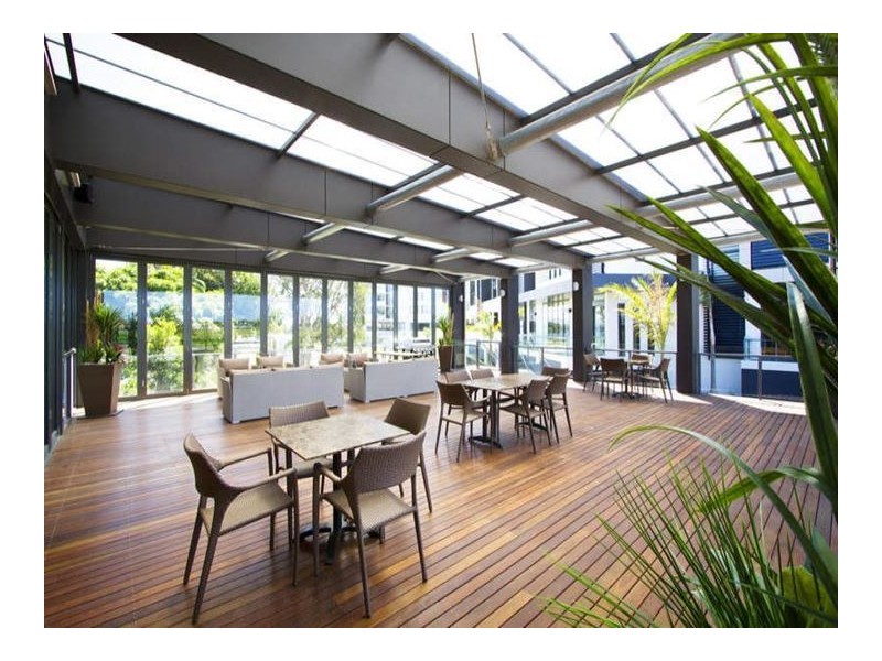 2 Sunset Avenue, Paradise Point QLD 4216