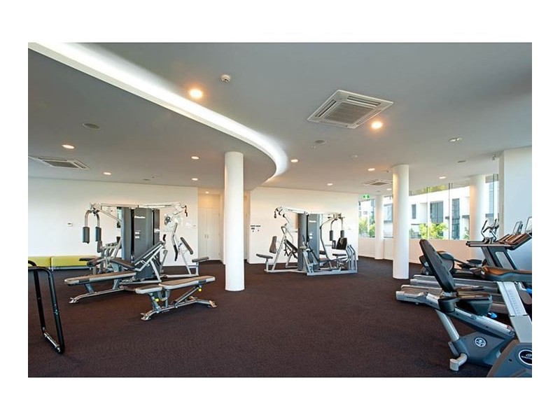 2 Sunset Avenue, Paradise Point QLD 4216