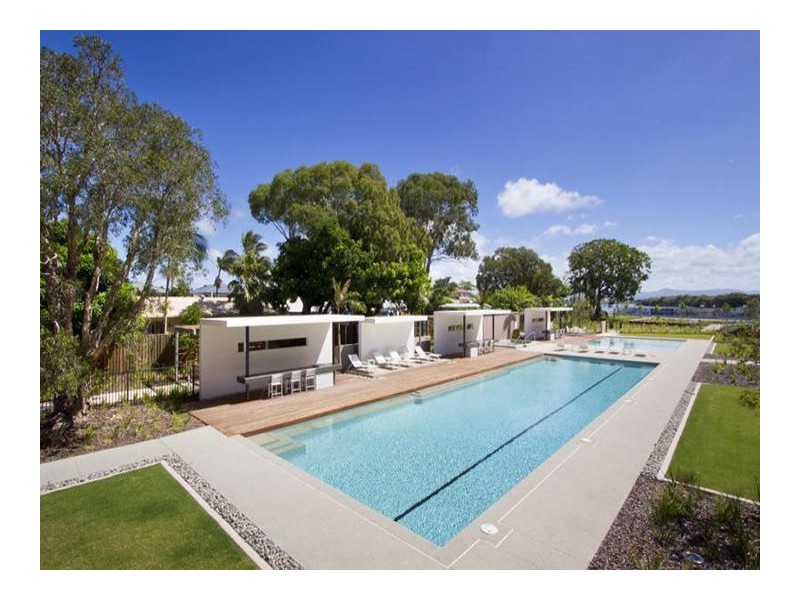 2 Sunset Avenue, Paradise Point QLD 4216