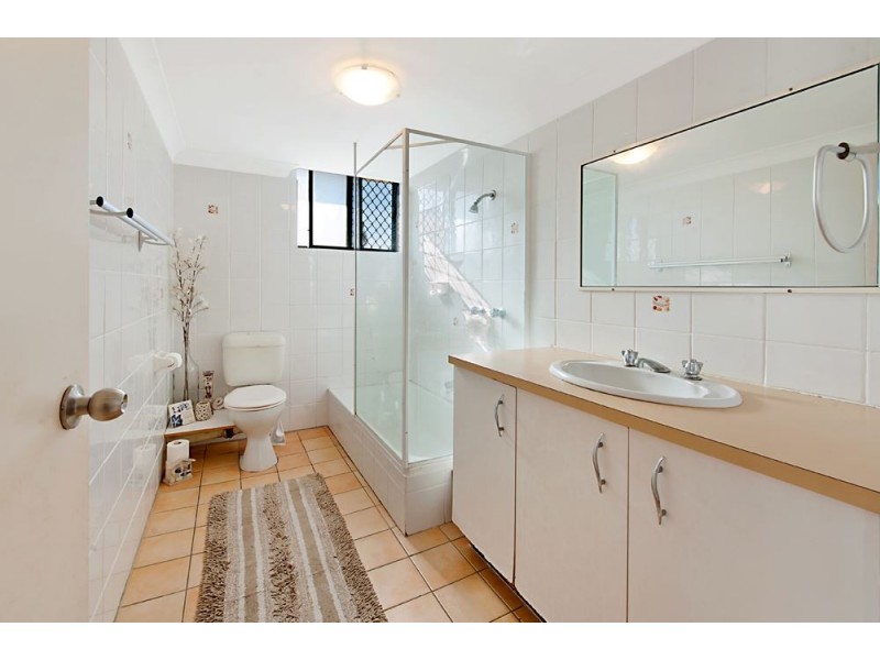 11 Stanhill Drive, Chevron Island QLD 4217